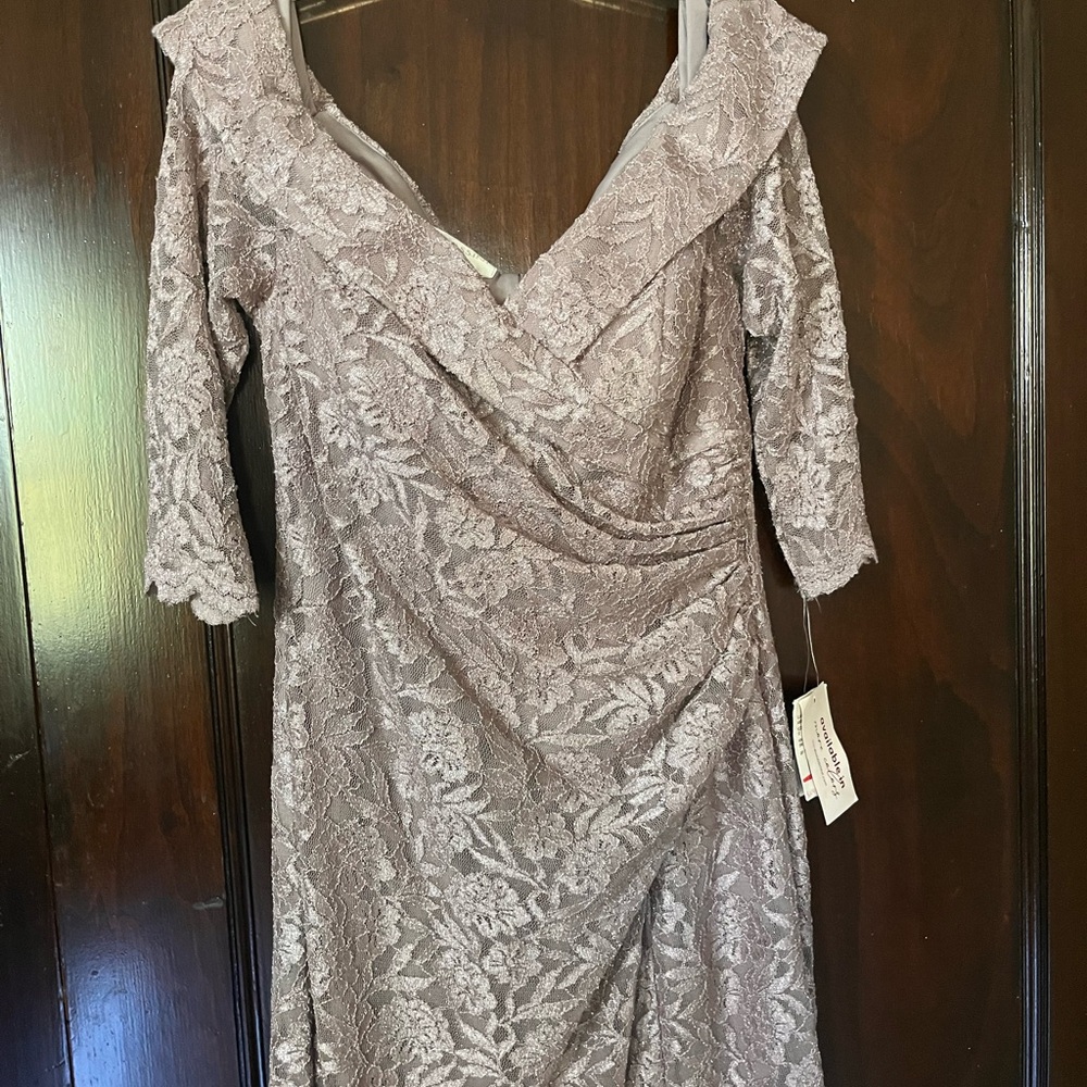 NWT Oleg Cassini Off-Shoulder Elegant V Neck Ruched Lace Dress Gown Wedding MOTB - Picture 8 of 14